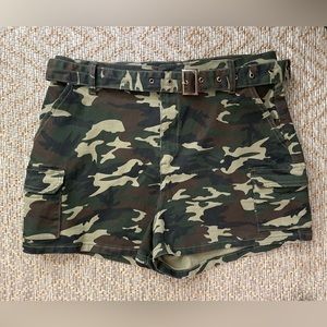 Almost Famous Camo Shorts Size XL